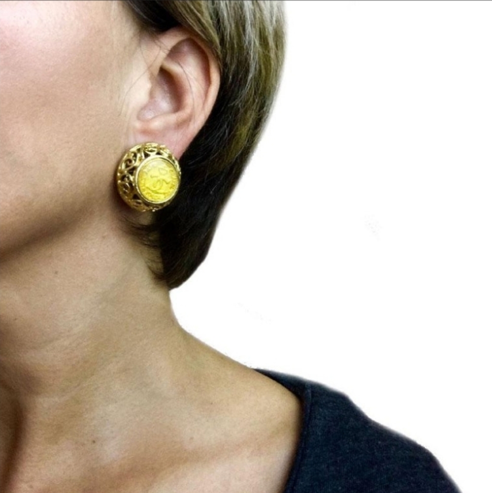Authentic Chanel clip on earrings - Picture 11 of 16